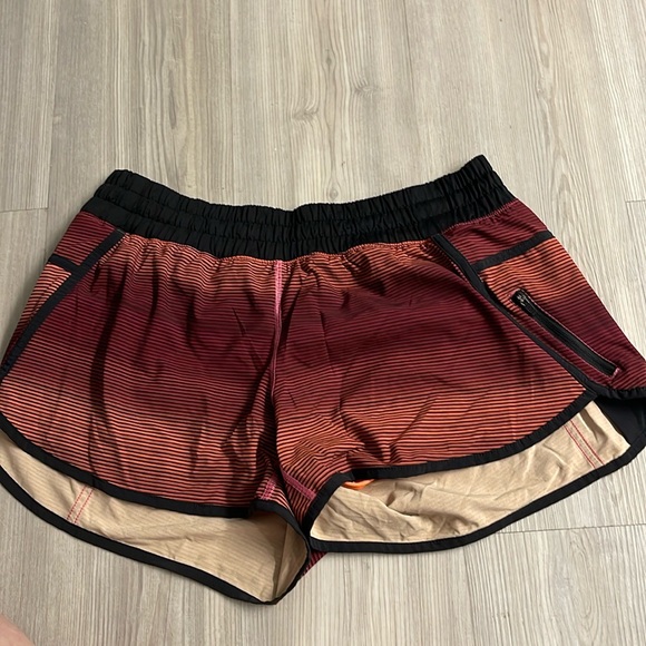 Lululemon Women’s Shorts, Size 12 - Picture 4 of 13